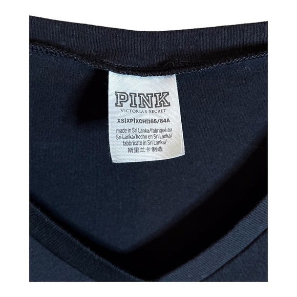 𝅺pink brand Juniors Black Logo V-neck shirt, size X-small - Picture 3 of 3